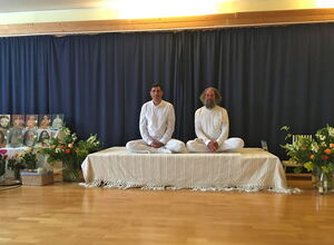 Besuch aus Mumbai: Yogacharya Histas Damania mit Rajarshi Peter van Breukelen - Mai 2017