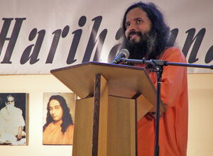Centenary Programm in Hamburg Feier zum 100.sten Geburtstag von Gurudev Paramahamsa Hariharananda - hier: Paramahamsa Prajnanananda Giri - 2006