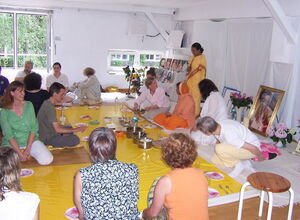 Einweihungsprogramm mit Gurukrupanandaji und Gurusharanandaji (damals Dhyanamayee) -  Hamburg 2010