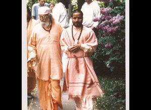 Gurudev Paramahamsa Hariharananda in Hamburg mit Paramahamsa Prajnananandaji - Mai 1995